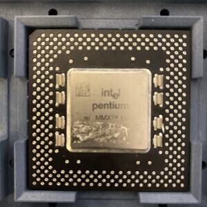 Vintage Intel Pentium w/ MMX Tech FV80503200 SL26S 2.8V 233MHz Microprocessor